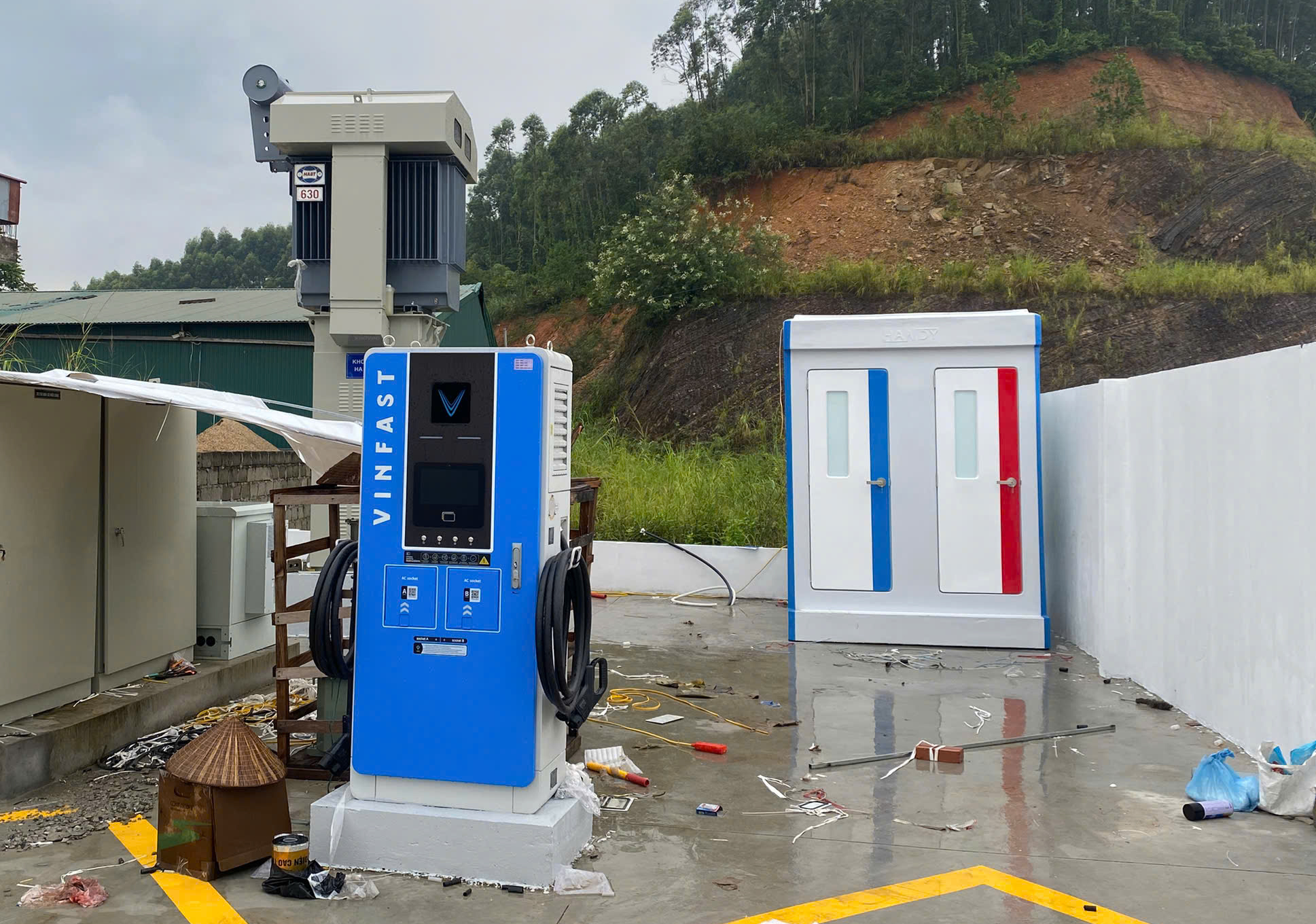 Nhà vệ sinh di động dành cho trạm sạc xe điện