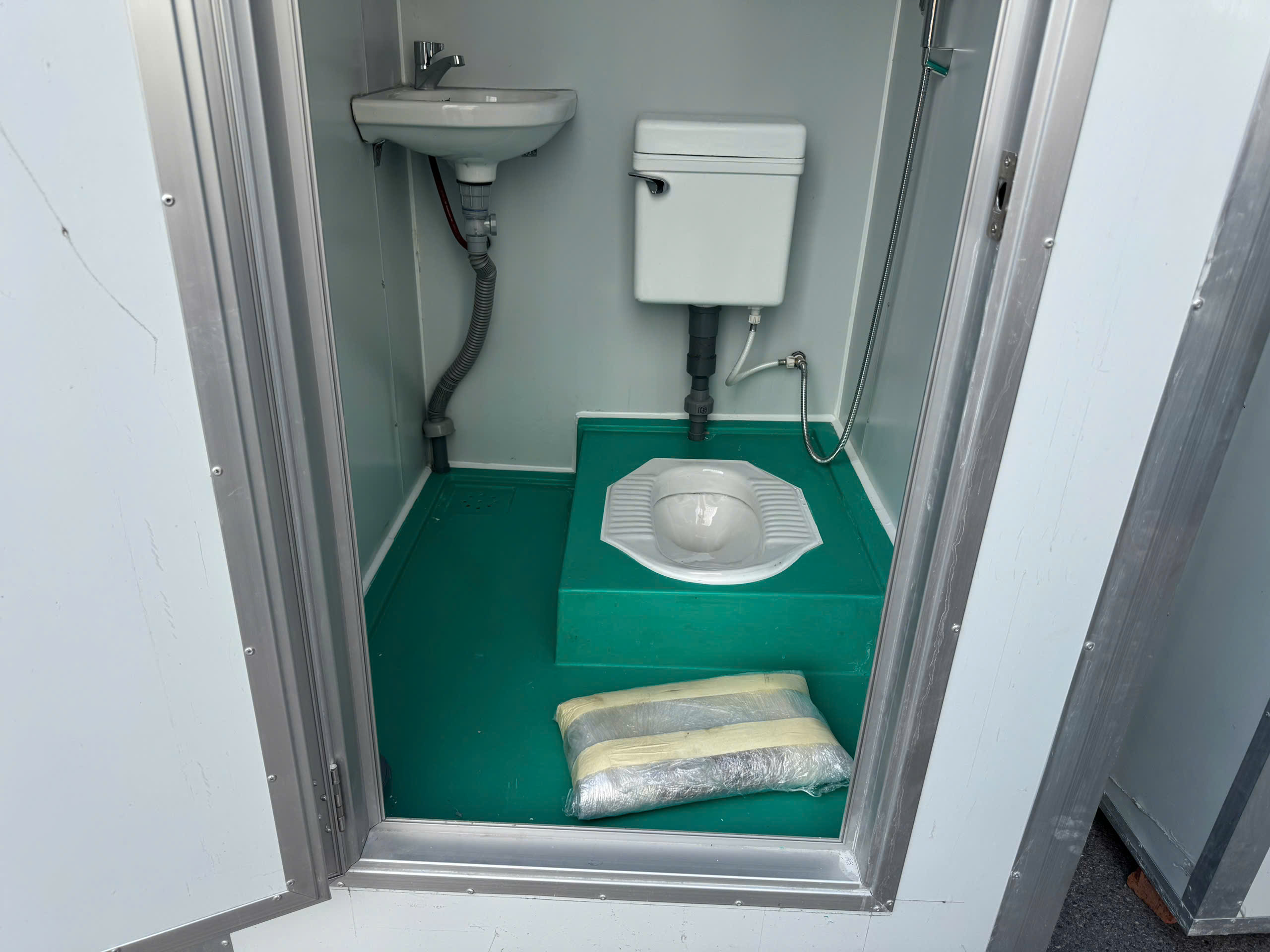 Nội thất toilet di động Handy HMT01 được thiết kế chuyên dùng cho công trường