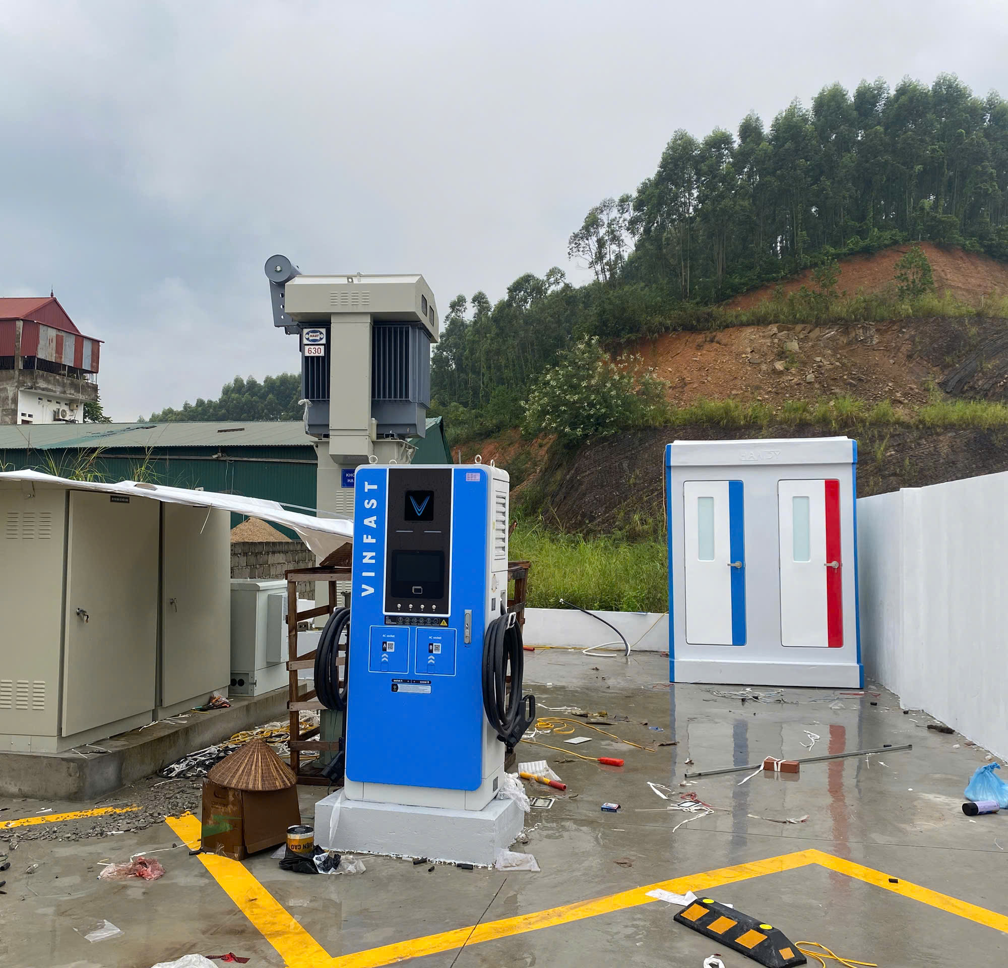 Nhà vệ sinh di động dành cho trạm sạc xe điện