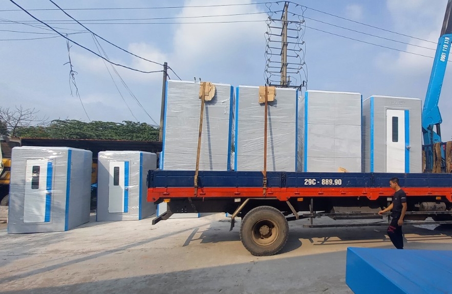 Giao nhà vệ sinh di động liền phòng tắm cho khách hàng tạj Hà Nội